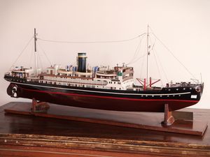 Modellino della nave passeggeri Shengking in metallo e altri materiali  - Asta La casa moderna - Associazione Nazionale - Case d'Asta italiane