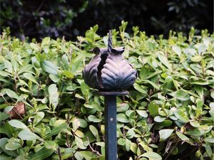 Coppia di sostegni a stelo da giardino per lanterne  - Asta La casa moderna - Associazione Nazionale - Case d'Asta italiane