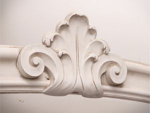 Grande cornice in legno intagliato e laccato bianco  - Asta La casa moderna - Associazione Nazionale - Case d'Asta italiane