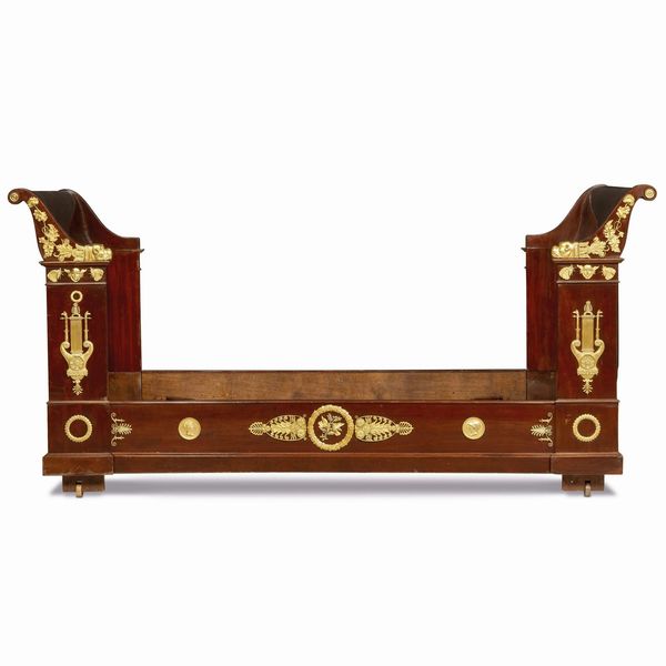 LETTO A BARCA, FRANCIA, SECOLO XIX  - Asta INTERNATIONAL FINE ART - Associazione Nazionale - Case d'Asta italiane