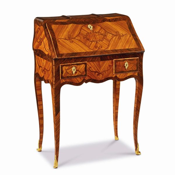 SCRITTOIO A RIBALTA IN STILE FRANCESE DEL SECOLO XVIII, SECOLO XIX  - Asta INTERNATIONAL FINE ART - Associazione Nazionale - Case d'Asta italiane