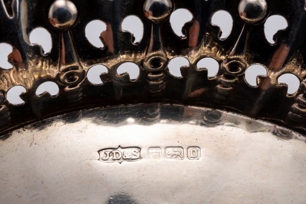 Lotto di tre oggetti  - Asta Argenti del XX Secolo - Associazione Nazionale - Case d'Asta italiane