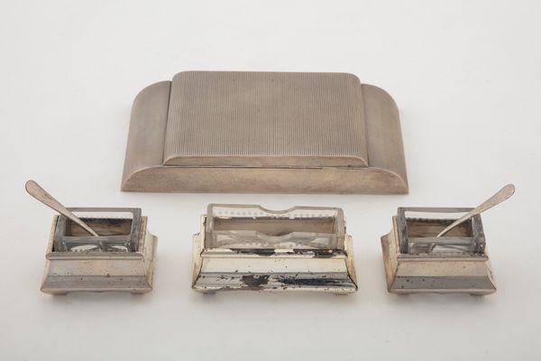 Lotto di sei oggetti  - Asta Argenti del XX Secolo - Associazione Nazionale - Case d'Asta italiane