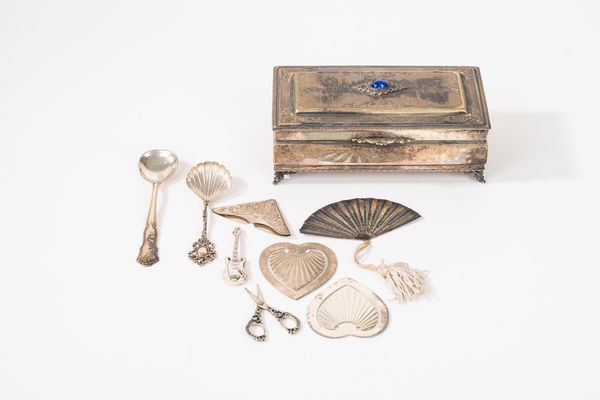 Lotto di nove oggetti  - Asta Argenti del XX Secolo - Associazione Nazionale - Case d'Asta italiane