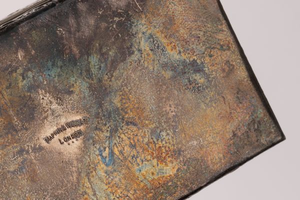 Arricciacapelli con stoppiniera e portaprofumo  - Asta Argenti del XX Secolo - Associazione Nazionale - Case d'Asta italiane