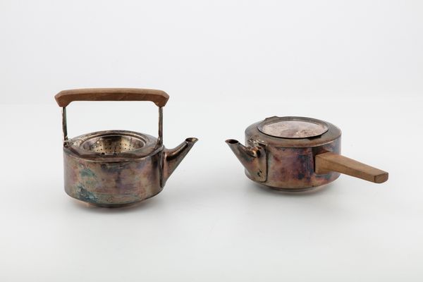 Due teiere  - Asta Argenti del XX Secolo - Associazione Nazionale - Case d'Asta italiane