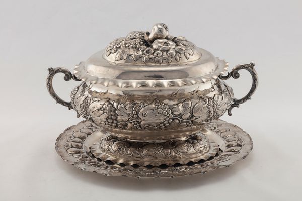 Zuppiera con piatto  - Asta Argenti del XX Secolo - Associazione Nazionale - Case d'Asta italiane