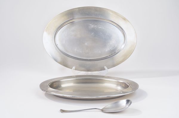 Ricci & C. : Due piatti da portata e un cucchiaio  - Asta Argenti del XX Secolo - Associazione Nazionale - Case d'Asta italiane