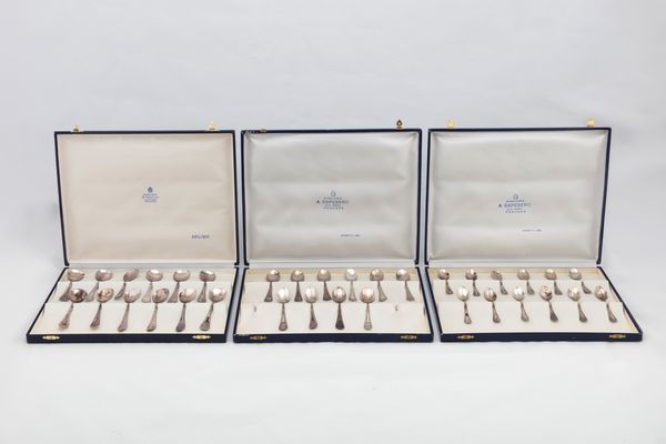 Tre astucci con cucchiaini da caff�  - Asta Argenti del XX Secolo - Associazione Nazionale - Case d'Asta italiane