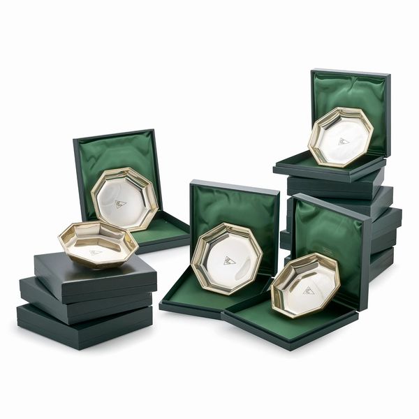 DODICI PICCOLE COPPETTE, MILANO, SECOLO XX  - Asta Argenti italiani ed europei - Associazione Nazionale - Case d'Asta italiane