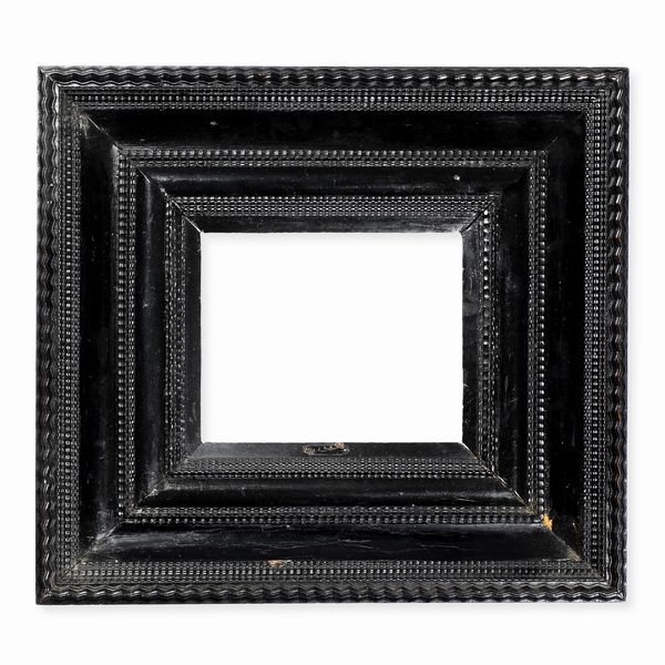 Cornice guilloch in legno intagliato ed ebanizzato. XVIII secolo  - Asta Cornici antiche - Associazione Nazionale - Case d'Asta italiane