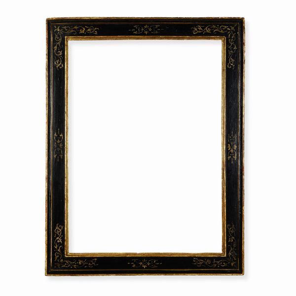 Cornice a cassetta in legno ebanizzato con racemi dorati. Toscana XVII secolo  - Asta Cornici antiche - Associazione Nazionale - Case d'Asta italiane