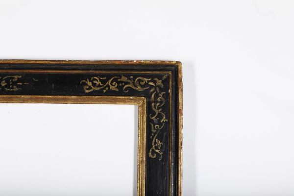 Cornice a cassetta in legno ebanizzato con racemi dorati. Toscana XVII secolo  - Asta Cornici antiche - Associazione Nazionale - Case d'Asta italiane