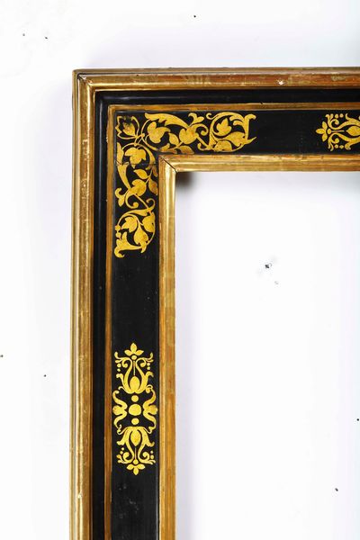 Cornice a cassetta in legno ebanizzato con decori in dorati. Toscana, XVII secolo  - Asta Cornici antiche - Associazione Nazionale - Case d'Asta italiane