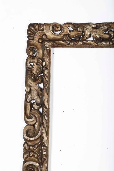 Cornice intaglaita e argentata a mecca, Italia centrale XVII secolo  - Asta Cornici antiche - Associazione Nazionale - Case d'Asta italiane