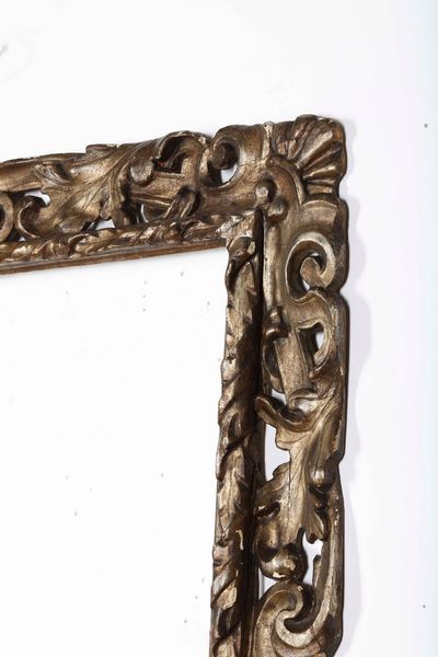 Cornice intaglaita e argentata a mecca, Italia centrale XVII secolo  - Asta Cornici antiche - Associazione Nazionale - Case d'Asta italiane