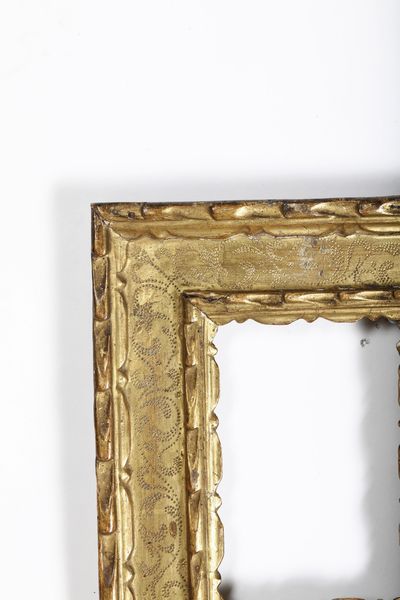 Cornice a cassetta in legno bulinato, intagliato e dorato, Emilia, XVII-XVIII secolo  - Asta Cornici antiche - Associazione Nazionale - Case d'Asta italiane