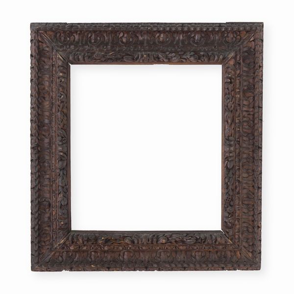 Cornice in noce intagliato. Piemonte, fine XVII secolo  - Asta Cornici antiche - Associazione Nazionale - Case d'Asta italiane
