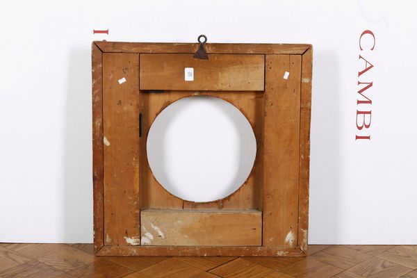 Coppia di cornici quadrangolari in legno intagliato e dorato. Italia centrale XVII secolo  - Asta Cornici antiche - Associazione Nazionale - Case d'Asta italiane