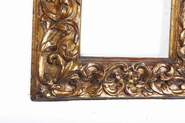 Cornice in legno intagliato edorato. Emilia XVII secolo  - Asta Cornici antiche - Associazione Nazionale - Case d'Asta italiane