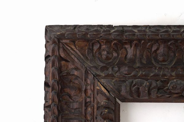 Cornice in noce intagliato. Piemonte, fine XVII secolo  - Asta Cornici antiche - Associazione Nazionale - Case d'Asta italiane