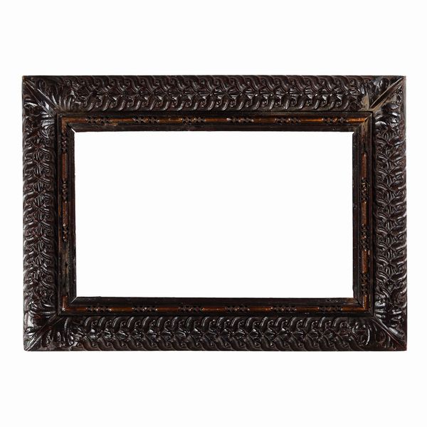 Cornice in noce scolpito. Veneto XVI secolo  - Asta Cornici antiche - Associazione Nazionale - Case d'Asta italiane