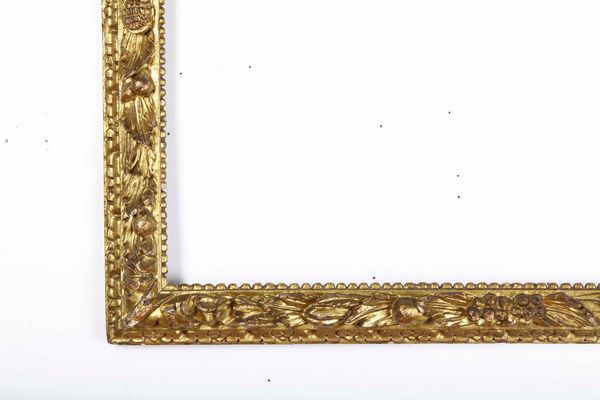 Cornice in legno intagliato e dorato. Italia centrale XVIII secolo  - Asta Cornici antiche - Associazione Nazionale - Case d'Asta italiane