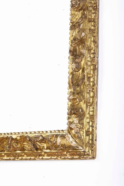 Cornice in legno intagliato e dorato. Italia centrale XVIII secolo  - Asta Cornici antiche - Associazione Nazionale - Case d'Asta italiane
