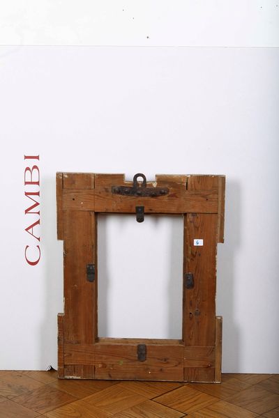 Cornice a cassetta in legno intagliato a motivi vegetali e dorati. Spagna XVII secolo  - Asta Cornici antiche - Associazione Nazionale - Case d'Asta italiane
