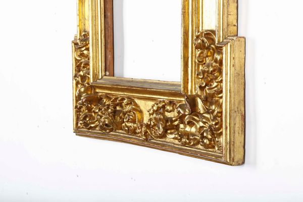 Cornice a cassetta in legno intagliato a motivi vegetali e dorati. Spagna XVII secolo  - Asta Cornici antiche - Associazione Nazionale - Case d'Asta italiane