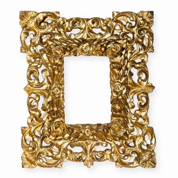 Cornice in legno intagliato e dorato. Spagna XVII secolo  - Asta Cornici antiche - Associazione Nazionale - Case d'Asta italiane