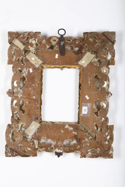 Cornice in legno intagliato e dorato. Spagna XVII secolo  - Asta Cornici antiche - Associazione Nazionale - Case d'Asta italiane