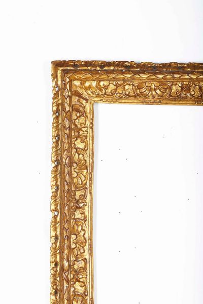Cornice in legno intagliato e dorato. Italia centrale, XVII secolo  - Asta Cornici antiche - Associazione Nazionale - Case d'Asta italiane