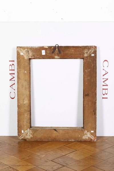 Cornice in legno intagliato e dorato. Italia centrale XVII secolo  - Asta Cornici antiche - Associazione Nazionale - Case d'Asta italiane