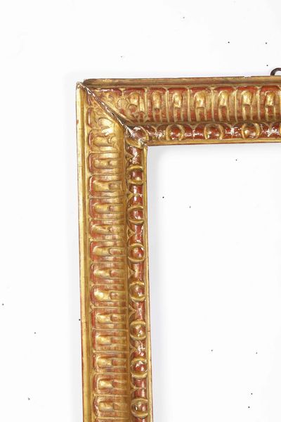 Cornice in legno intagliato e dorato. Italia centrale XVII secolo  - Asta Cornici antiche - Associazione Nazionale - Case d'Asta italiane