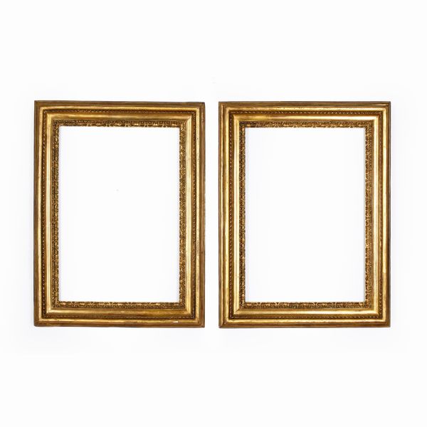 Coppia di cornici in legno intagliato e dorato. Italia centrale XVIII secolo<BR>  - Asta Cornici antiche - Associazione Nazionale - Case d'Asta italiane
