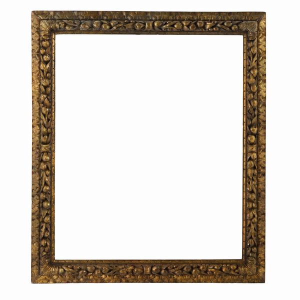 Cornice  in legno intagliato a frutti e foglie susseguenti. Piemonte XVII-XIX secolo  - Asta Cornici antiche - Associazione Nazionale - Case d'Asta italiane