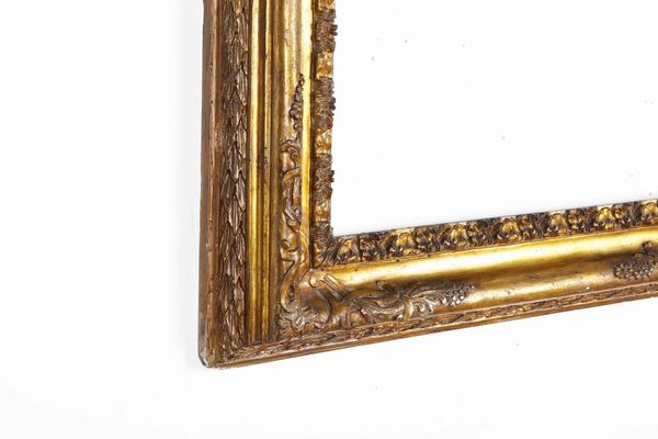 Cornice il legno intagliato e dorato. Nord Italia XVIII secolo  - Asta Cornici antiche - Associazione Nazionale - Case d'Asta italiane