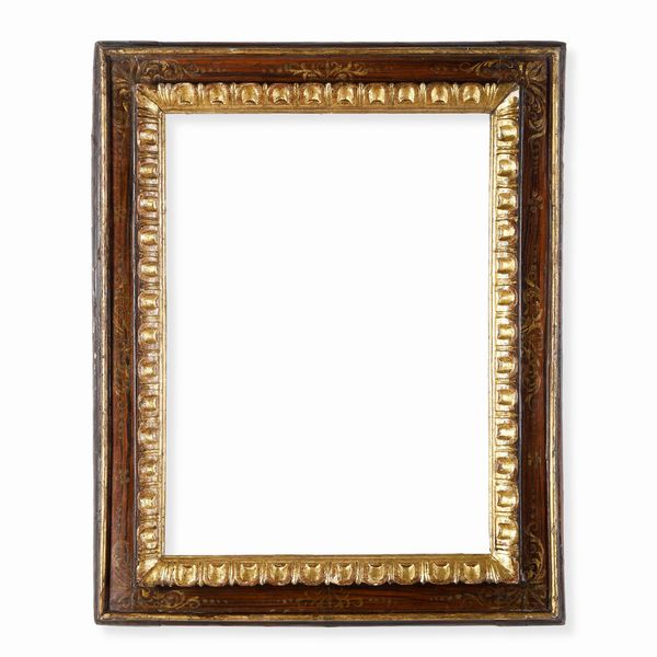 Cornice a casetta in legno laccato e dorato. Toscana XVII secolo  - Asta Cornici antiche - Associazione Nazionale - Case d'Asta italiane