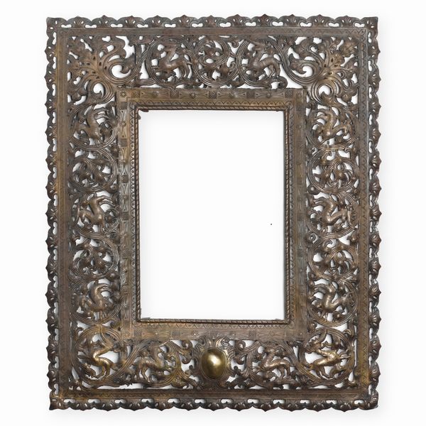 Cornice traforata in metallo (ottone?). XIX secolo  - Asta Cornici antiche - Associazione Nazionale - Case d'Asta italiane