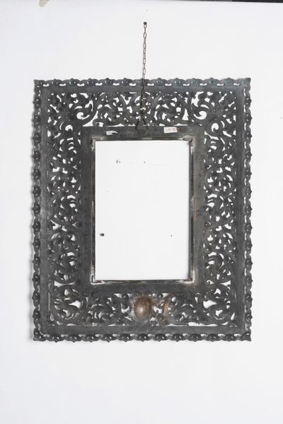Cornice traforata in metallo (ottone?). XIX secolo  - Asta Cornici antiche - Associazione Nazionale - Case d'Asta italiane