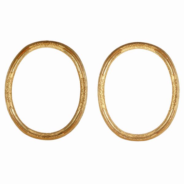 Coppia di cornici intagliate e dorate. Nord Italia XVIII secolo  - Asta Cornici antiche - Associazione Nazionale - Case d'Asta italiane