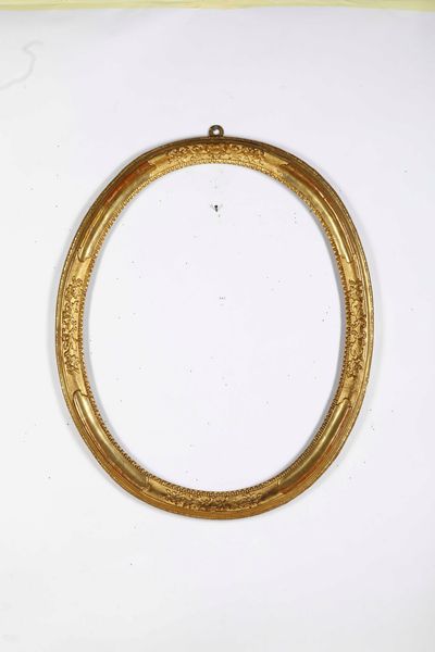 Coppia di cornici intagliate e dorate. Nord Italia XVIII secolo  - Asta Cornici antiche - Associazione Nazionale - Case d'Asta italiane