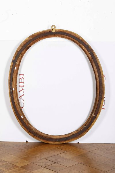 Coppia di cornici intagliate e dorate. Nord Italia XVIII secolo  - Asta Cornici antiche - Associazione Nazionale - Case d'Asta italiane