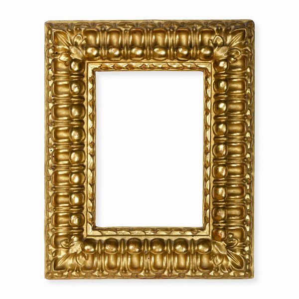 Importante cornice in legno intagliato e dorato. Italia Centrale XVIII secolo  - Asta Cornici antiche - Associazione Nazionale - Case d'Asta italiane