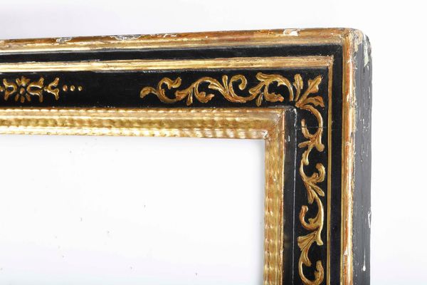 Cornice a cassetta in legno ebanizzato con decori in dorati. Italia Centrale, XVII secolo  - Asta Cornici antiche - Associazione Nazionale - Case d'Asta italiane