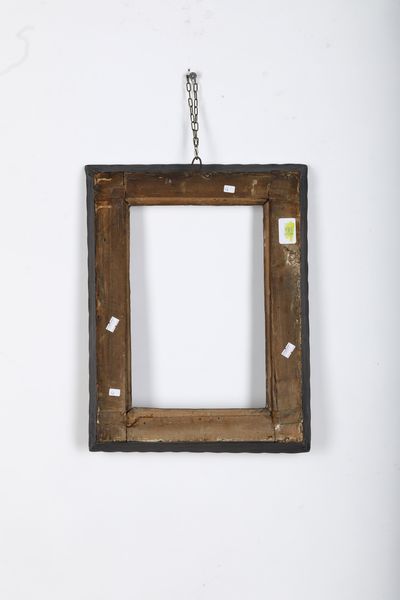 Cornice in legno dipinto e dorato con sagoma a vassoio chiuso. Bologna XVII-XVIII secolo  - Asta Cornici antiche - Associazione Nazionale - Case d'Asta italiane