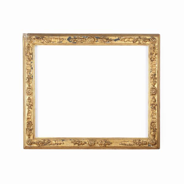 Cornice in legno intagliato, bulinato e dorato. Francia (?) XVIII secolo  - Asta Cornici antiche - Associazione Nazionale - Case d'Asta italiane