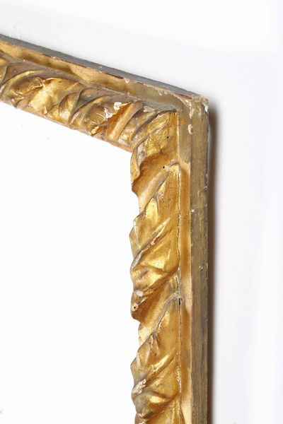 Cornice in legno intagliato e dorato. Italia centrale, XVII secolo  - Asta Cornici antiche - Associazione Nazionale - Case d'Asta italiane