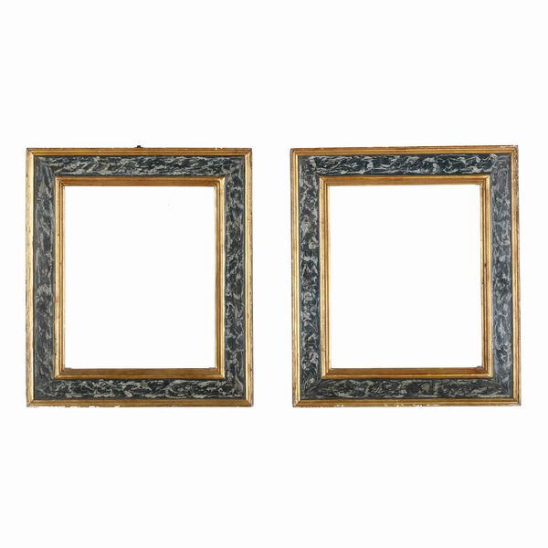 Coppia di cornici a cassetta in legno marmorizzato azzurro e dorato. Marche  - Asta Cornici antiche - Associazione Nazionale - Case d'Asta italiane